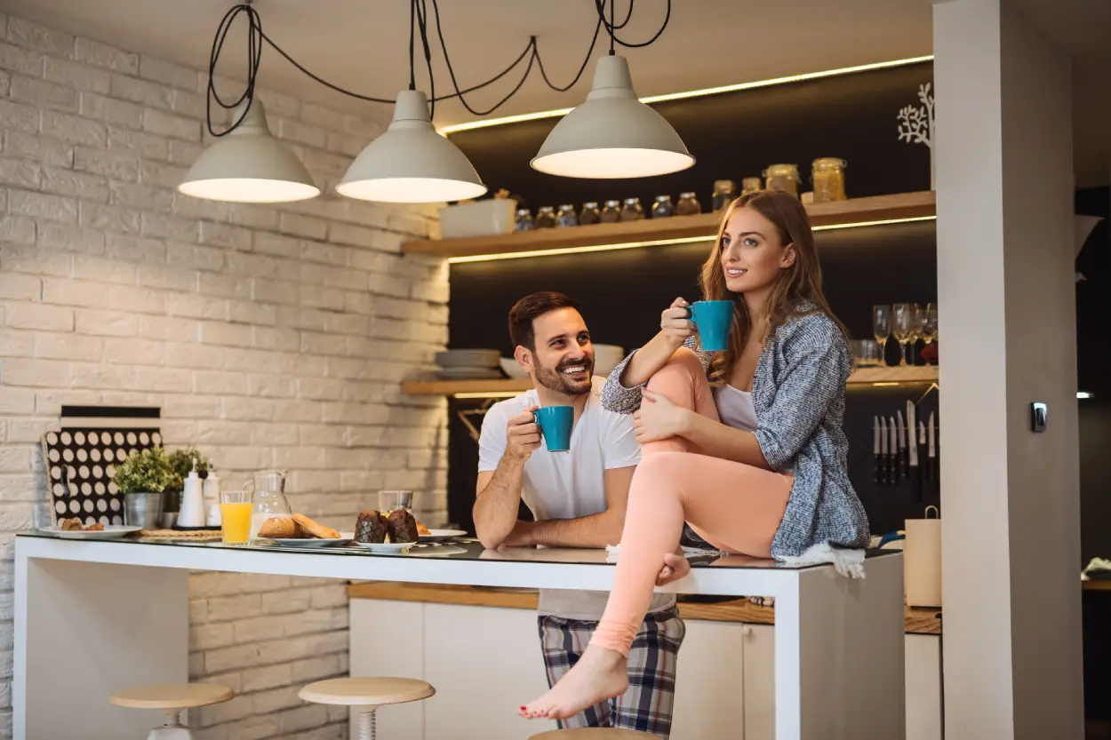 Oświetlenie sufitowe LED w małej kuchni bez cieni