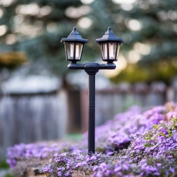 Oświetlenie ogrodowe LED – lampy i girlandy