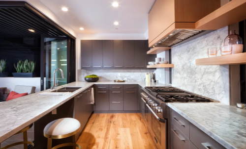 Oświetlenie małej kuchni - 5 pomysłów, które optycznie powiększą przestrzeń