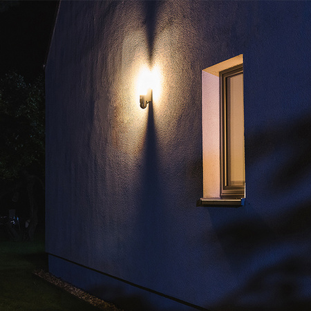 Inteligentna Lampa Zewnętrzna LED z Kamerą 16W 900lm 3000K Ciepła Czujnik Ruchu Światła Regulacja Głośnik Alarm Ściemnialna IP44 Szary SMART+ WiFi Camera Ledvance