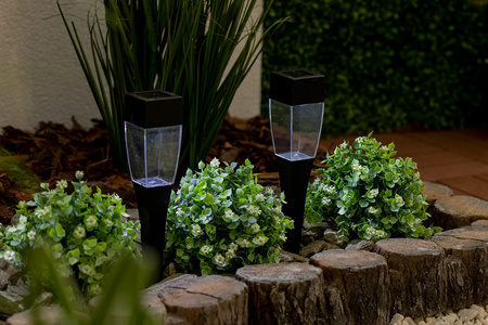 Lampa Solarna Ogrodowa LED Wbijana 5500-6000K IP44 Czujnik Zmierzchu