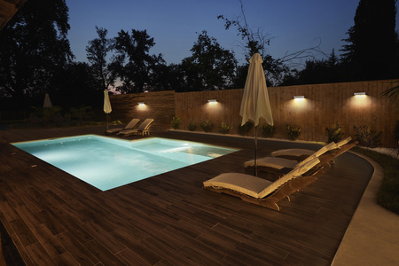 Lampa Ogrodowa Zewnętrzna Kinkiet Elewacyjny LED 6W 850lm 3000K IP65 Biały Z Czujnikiem Ruchu i Zmierzchu Endura Ledvance