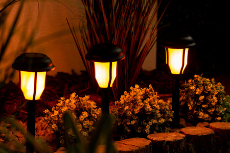 Lampa Solarna Ogrodowa LED Wbijana Pochodnia 40cm IP44 Czujnik Zmierzchu