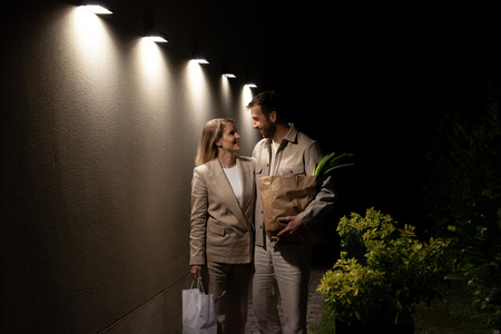 Lampa Ogrodowa Zewnętrzna Kinkiet Elewacyjny LED 6W 850lm 3000K IP65 Szary Z Czujnikiem Ruchu i Zmierzchu Endura Ledvance