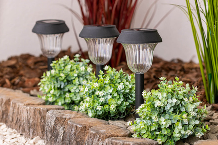 Lampa Solarna Ogrodowa LED Wbijana 5500-6000K IP44 38cm Czujnik Zmierzchu