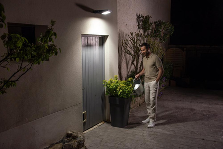 Naświetlacz LED Reflektor Zewnętrzny 10W 1200lm 4000K 95° Solarne Czarny IP65 z Czujnikiem Ruchu i Zmierzchu Endura Flood Osram