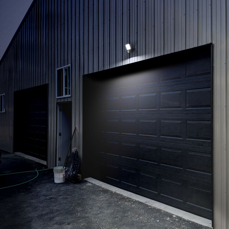 Naświetlacz LED 20W 1900lm 5000K Zimna z Czujnikiem Ruchu i Zmierzchu Czarny z Mleczną Przesłoną Videx