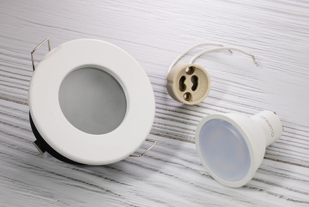 Zestaw Oprawa HALOGENOWA Hermetyczna Łazienkowa PODBITKA AQUS Biała IP44 + LED GU10 6W Neutralna Barwa