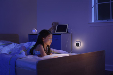 Lampka Nocna LED Orientacyjna do Gniazdka 12.5W 9lm 3000K Ciepła z Czujnikiem Zmierzchu Czarny Lunetta Ledvance