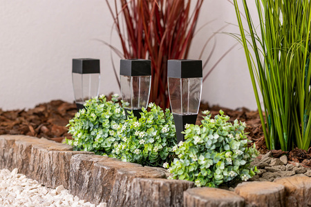 Lampa Solarna Ogrodowa LED Wbijana 5500-6000K IP44 Czujnik Zmierzchu