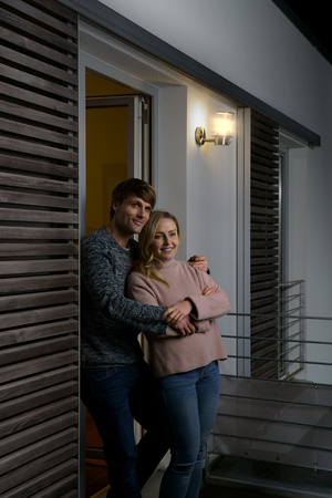 Kinkiet Ogrodowy Lampa Elewacyjna Zewnętrzna Latarnia E27 Aluminium IP44 z Czujnikiem Ruchu i Zmierzchu Endura Osram