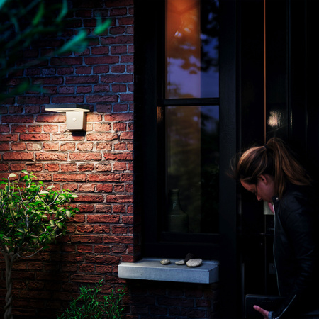 Kinkiet Ogrodowy Lampa Solarna Elewacyjna Zewnętrzna LED 1.3W 250lm 3000K z Czujnikiem Ruchu i Zmierzchu Czarna Zonal Ultra Efficient Philips