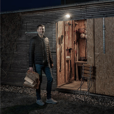 Naświetlacz LED 30W 2400lm 6500K IP65 Czarny z czujnikiem ruchu i zmierzchu + pilot KOBI MHNC