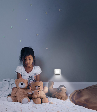 Lampka Nocna LED Orientacyjna do Gniazdka 3000K z Czujnikiem Ruchu Ciepła Biały Lunetta Ledvance