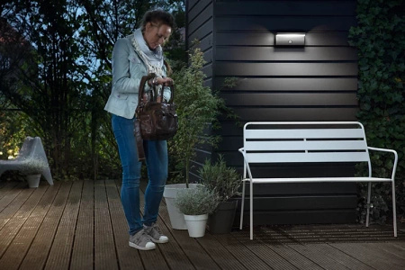 Lampa Ogrodowa LED Kinkiet Elewacyjny BUSTAN 3,8W Czujnik Ruchu 4000K Neutralna IP44 Antracyt PHILIPS