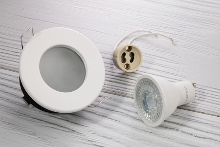 Zestaw Oprawa HALOGENOWA Hermetyczna Łazienkowa PODBITKA AQUS Biała IP44 + LED GU10 36° 6W 3000K Lumiled