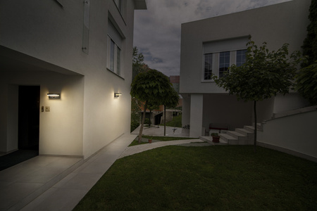 Kinkiet Ogrodowy Lampa Elewacyjna Zewnętrzna LED z Czujnikiem Ruchu i Zmierzchu 12.5W 1000lm 3000K Ciepła Szary IP54 Endura Osram