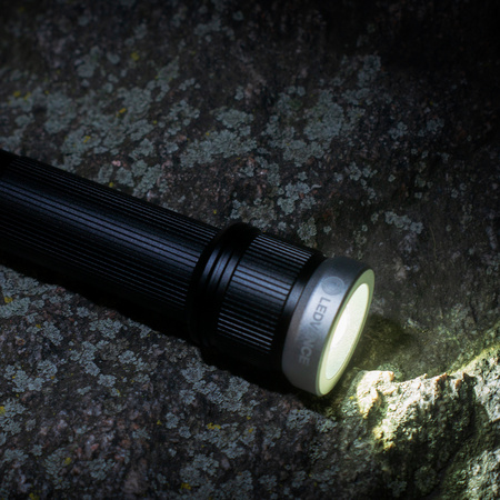 Latarka Taktyczna LED 15W 1400lm IP65 Woodoodporna Bateryjna Ledvance