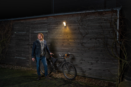 Naświetlacz LED Reflektor Zewnętrzny Lampa LED z Czujnikiem Ruchu i Zmierzchu 16W 1500lm 4000K Neutralna Biały IP55 Endura Osram