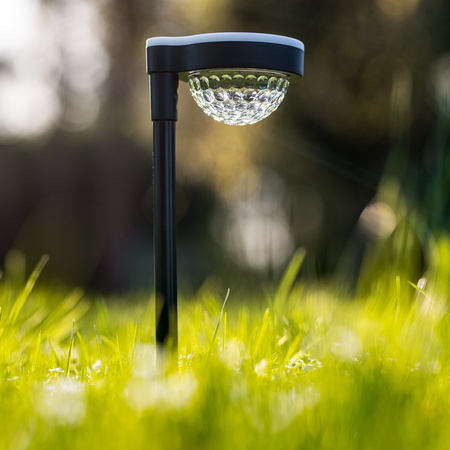 Lampa Solarna Ogrodowa LED Wbijana Zewnętrzna LATI Ciepły Czarny