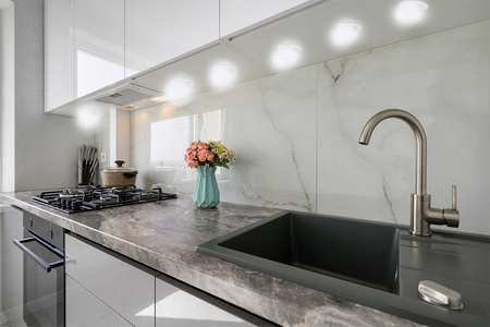 3x Lampka Podszafkowa LED Samoprzylepna z Czujnikiem Ruchu na Baterie 4000K 2xAAA Biała + Pilot