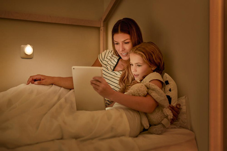 Lampka Nocna LED Orientacyjna do Gniazdka 0.5W 15lm 3000K Ciepła Ściemnialna z Czujnikiem Zmierzchu Biały Lunetta Ledvance