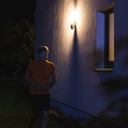 Inteligentna Lampa Zewnętrzna LED z Kamerą 16W 900lm 3000K Ciepła Czujnik Ruchu Światła Regulacja Głośnik Alarm Ściemnialna IP44 Szary SMART+ WiFi Camera Ledvance