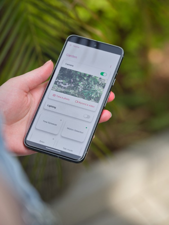 Inteligentna Kamera Solarna Zewnętrzna 2K QHD IP66 Smart+ Wifi Biała Osram