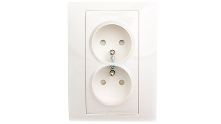Unica Plus Gniazdo podwójne piaskowy z/u 16A IP20 MGU63.069.25