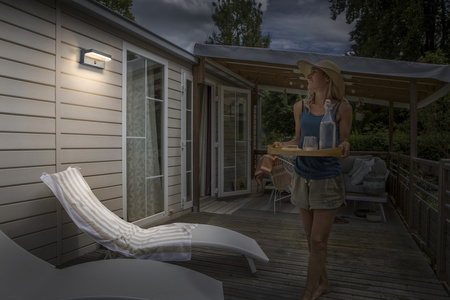 Kinkiet Ogrodowy Lampa Elewacyjna Zewnętrzna LED z Czujnikiem Ruchu i Zmierzchu 2.5W 180lm 3000K Ciepła Szary IP54 Endura Osram