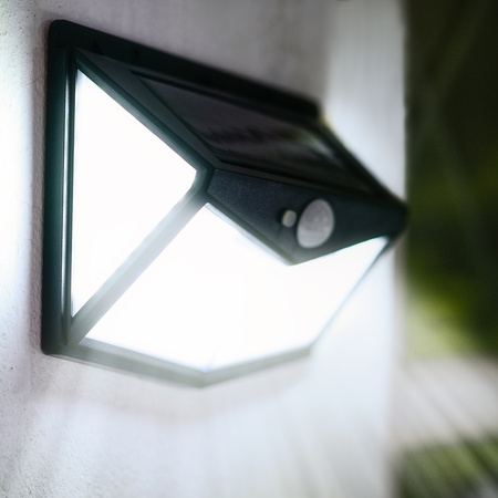 Lampa Solarna Ogrodowa Kinkiet Elewacyjny Zewnętrzny 6500K Zimna z Czujnikiem Ruchu i Zmierzchu IP44 Czarna Lumina Kobi