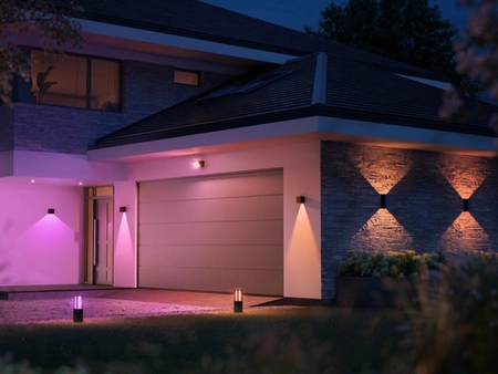 Kinkiet Ogrodowy LED Lampa Zewnętrzna Elewacyjna 8W 590lm IP44 White and Color Ambiance RGB + TW Czarna Inteligentna SMART Zigbee Bluetooth Resonate Philips HUE