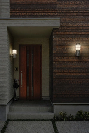 Lampa Ogrodowa Zewnętrzna Kinkiet Elewacyjny LED  9.5W 700lm 3000K IP44 Srebrny Z Czujnikiem Ruchu i Zmierzchu Endura Ledvance