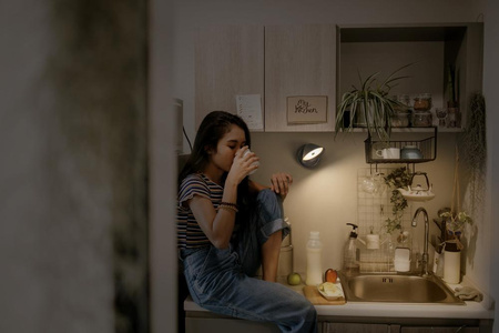 Lampka LED Nocna Magnetyczna 1.8W 110lm 3000K Ciepła 106° Akumulatorowe Czarna Ściemnialna Nightlux Osram