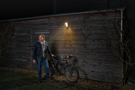 Naświetlacz LED Reflektor Zewnętrzny Lampa LED z Czujnikiem Ruchu i Zmierzchu 16W 1500lm 4000K Neutralna Biały IP55 Endura Osram