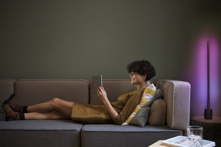 Inteligentna Lampa Stojąca LED 8W SMART+ WiFi RGB + RC z Pilotem Ściemnialna 80cm Czarna FLOOR CORNER LEDVANCE