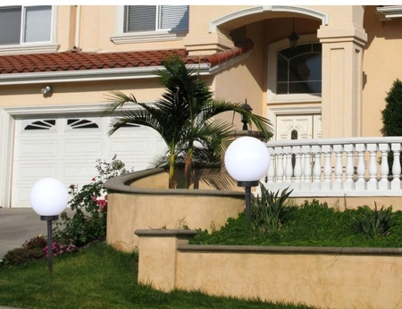 Lampa Ogrodowa LED Solarna biało-czarna KULA 15cm Wbijana Zimna