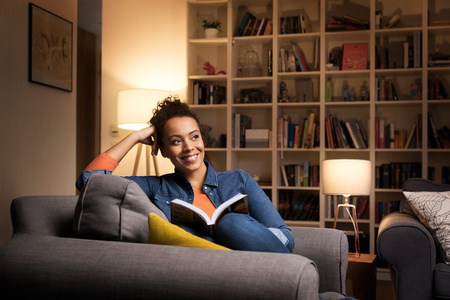 Żarówka LED A60 E27 10W = 75W 1055lm 2700K Ciepła 200° z Czujnikiem Zmierzchu Classic Osram