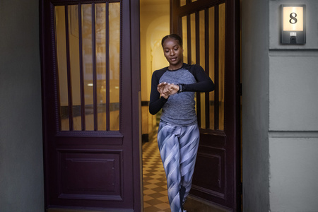 Lampa Ogrodowa LED Podświetlany Numer Domu Kinkiet 22W 3000K Ciepła IP44 SMART+ z Kamerą WiFi z Czujnikiem Ruchu i Zmierzchu Ściemnialna LEDVANCE