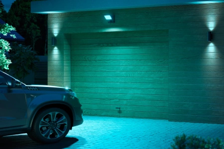 Naświetlacz LED Lampa 30.5W 2250lm IP44 White and Color Ambiance RGB + TW Czarna z Kamerą Zewnętrzną IP 1080p Full HD CMOS Inteligentna SMART Zigbee Secure Floodlight Camera Philips HUE