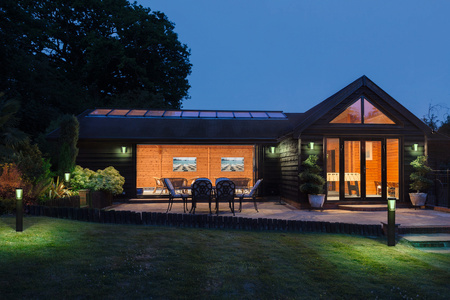 Kinkiet elewacyjny LED INTELIGENTNY 10W 420 lm ciepła barwa światła + RGB SMART+ WiFi CASCADE LEDVANCE