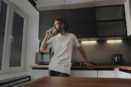 Lampa Podszafkowa LED Oprawa 4W 300lm 3000K Ciepła Ściemnialna z Czujnikiem Ruchu Zmierzchu Biały Linear Ledvance