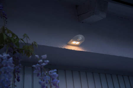 Lampa Ścienna Zewnętrzna LED Przenośna Nad Drzwi Bateryjny 0.95W 40lm 4000K IP54 Biały Z Czujnikiem Ruchu i Zmierzchu Door LED Ledvance