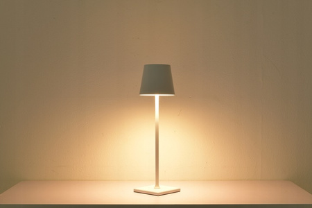 Lampka Biurkowa Stołowa LED 3W 200lm 4000K Neutralna Akumulatorowa Szkolna Nocna Ściemnialna Włącznik On/Off Biała Solio Masterled