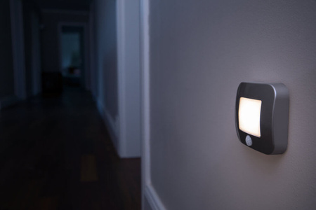 Lampka nocna LED Nightlux Hall Srebrna 0,25W 14lm 4000K IP54 Ledvance Czujnik ruchu