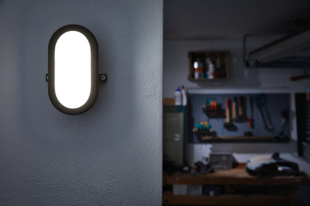 Lampa LED Przemysłowa Zewnętrzna Kinkiet Elewacyjny 11W 840lm 4000K IP54 Czarny z Modułem Awaryjnym Bulkhead Ledvance