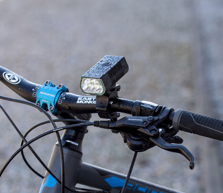 Latarka Lampka Przednia Rowerowa LED USB-C Uchwyt 6 Trybów 1020lm IP65 Funkcja Powerbank VAYOX