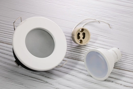 Zestaw Oprawa HALOGENOWA Hermetyczna Łazienkowa PODBITKA AQUS Biała IP44 + LED GU10 5W Neutralna Barwa