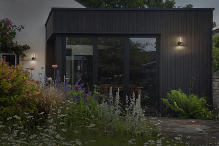 Kinkiet Ogrodowy Lampa Elewacyjna Zewnętrzna LED z Czujnikiem Zmierzchu 6.5W 470lm 3000K Ciepła Szary IP54 Endura Osram