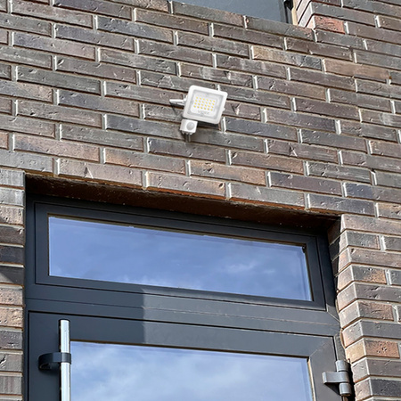 Naświetlacz LED 30W 2700lm 5000K IP65 Biały z czujnikiem ruchu i zmierzchu VIDEX LUCA